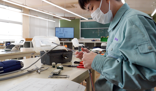 北陵高校電気情報科電気システムコース3